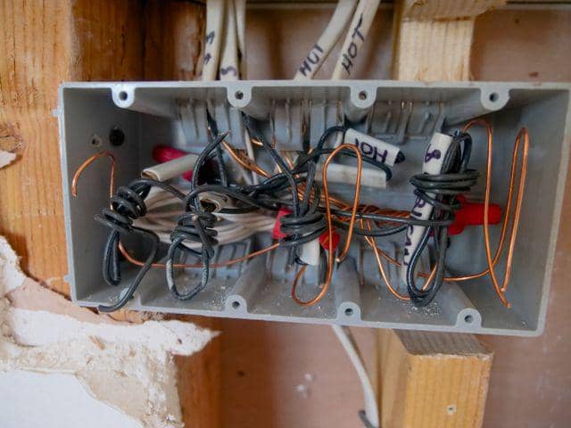 Ilustrasi cable management box