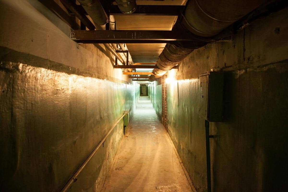 ilustrasi bunker, ruang bawah tanah