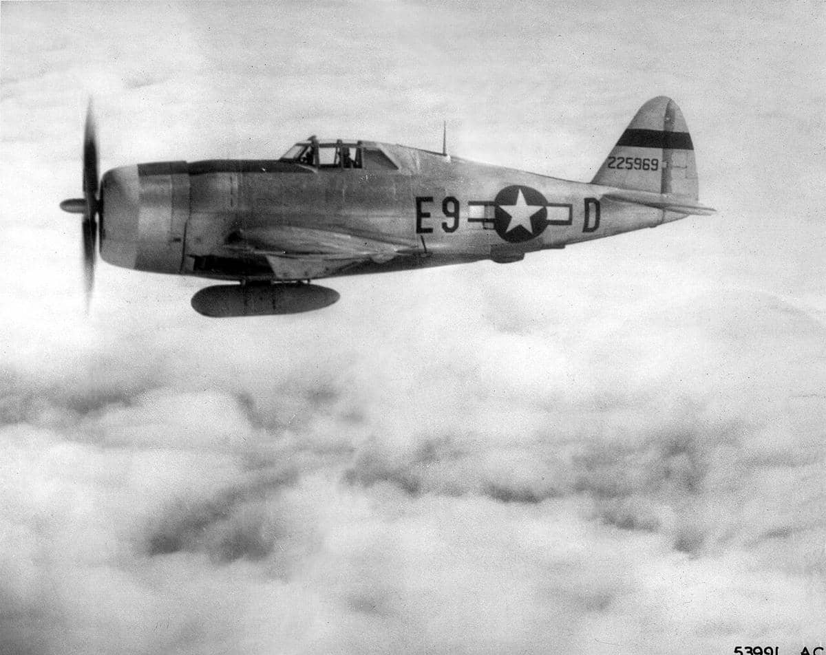 potret pesawat tempur era PD II, Republic P-47 Thunderbolt milik United States Army Air Force (USAAF)