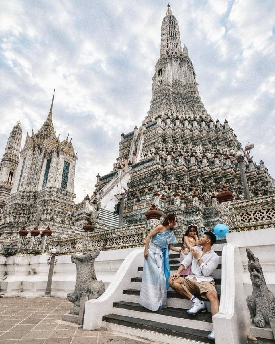 Keluarga Siti Badriah liburan di Thailand
