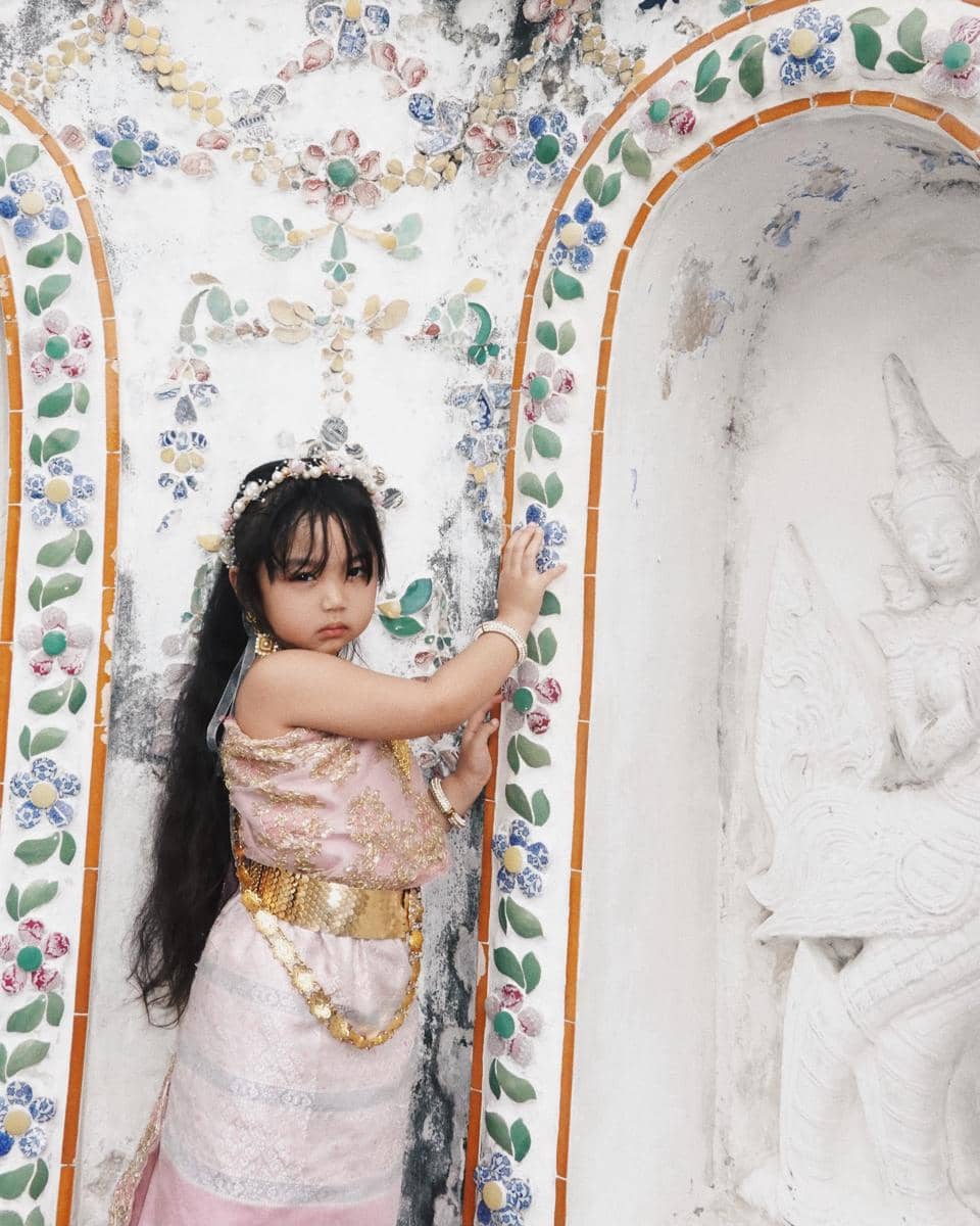 Keluarga Siti Badriah liburan di Thailand