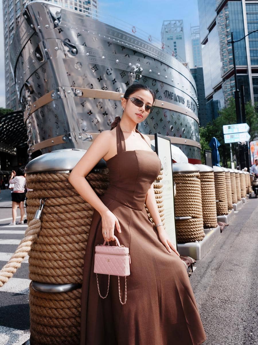 Keluarga Hanum Mega liburan di Shanghai