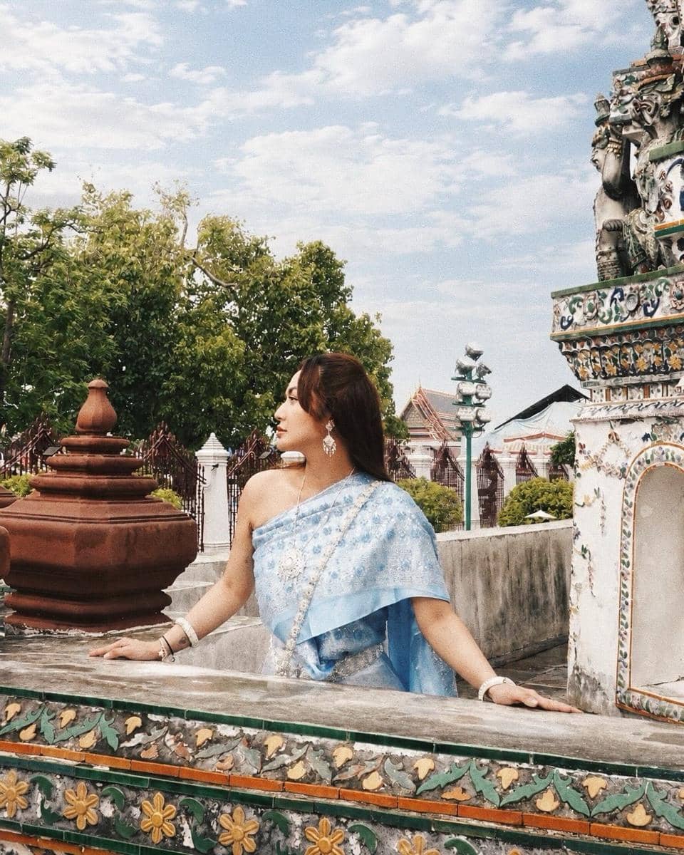 Keluarga Siti Badriah liburan di Thailand