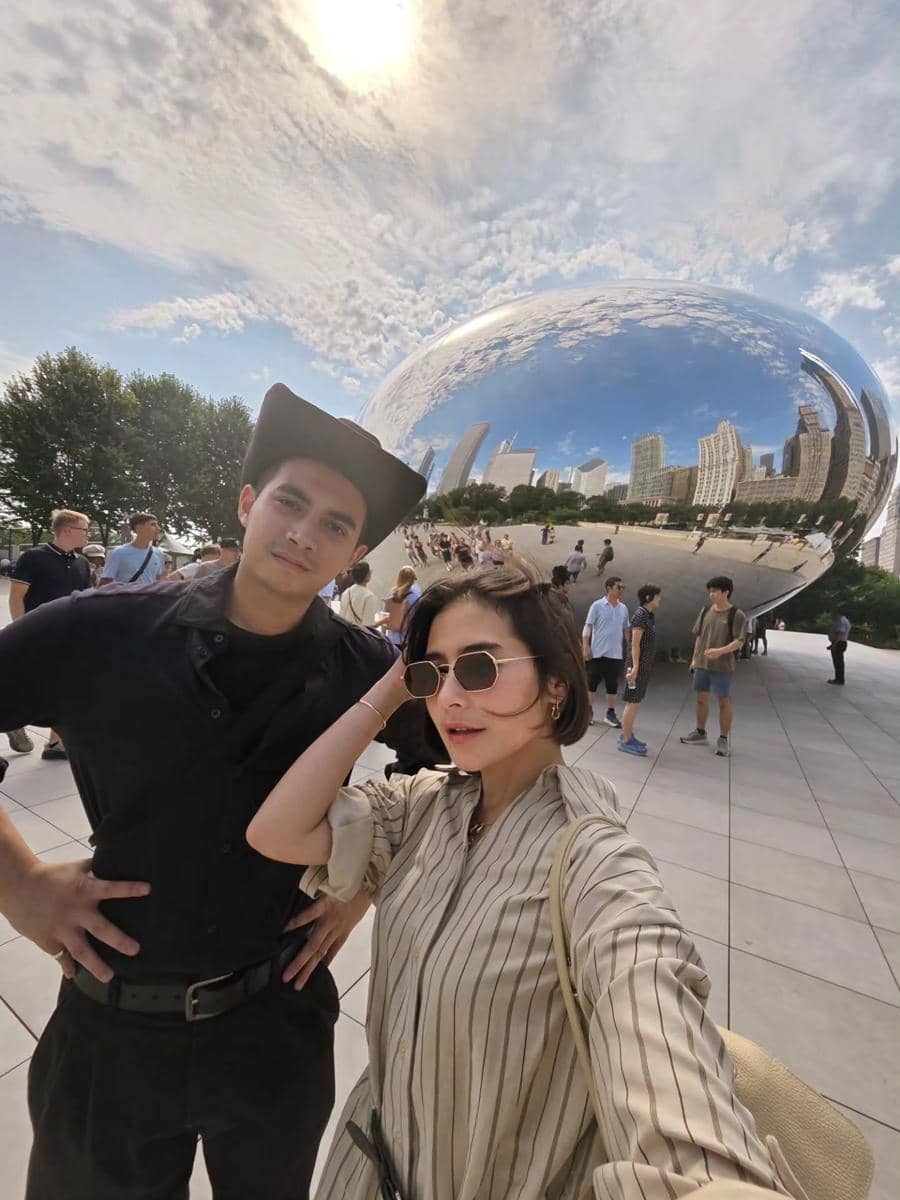 Prilly Latuconsina dan Omara jalan-jalan di pusat Kota Chicago