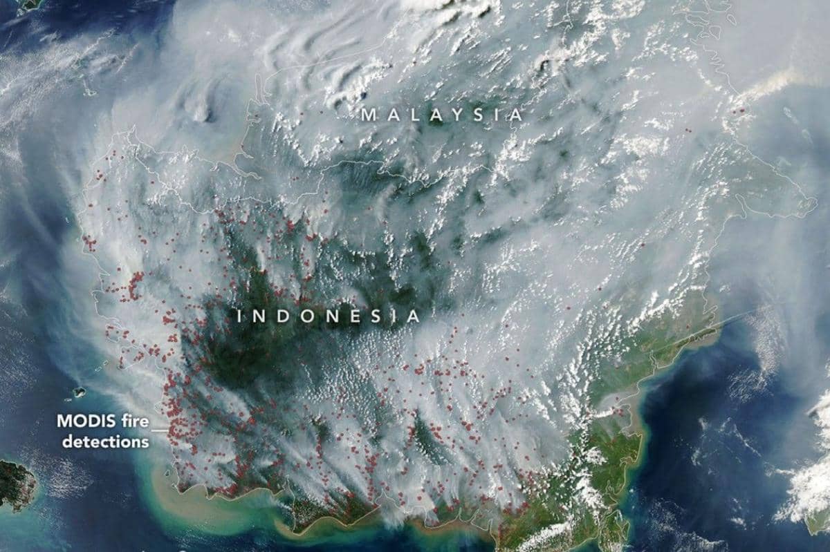 NASA memotret kepulan asap karhutla yang menyelimuti sebagian wilayah Indonesia