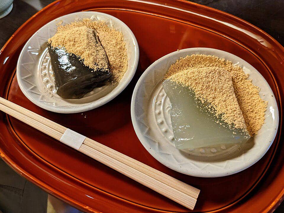 ilustrasi warabi mochi 