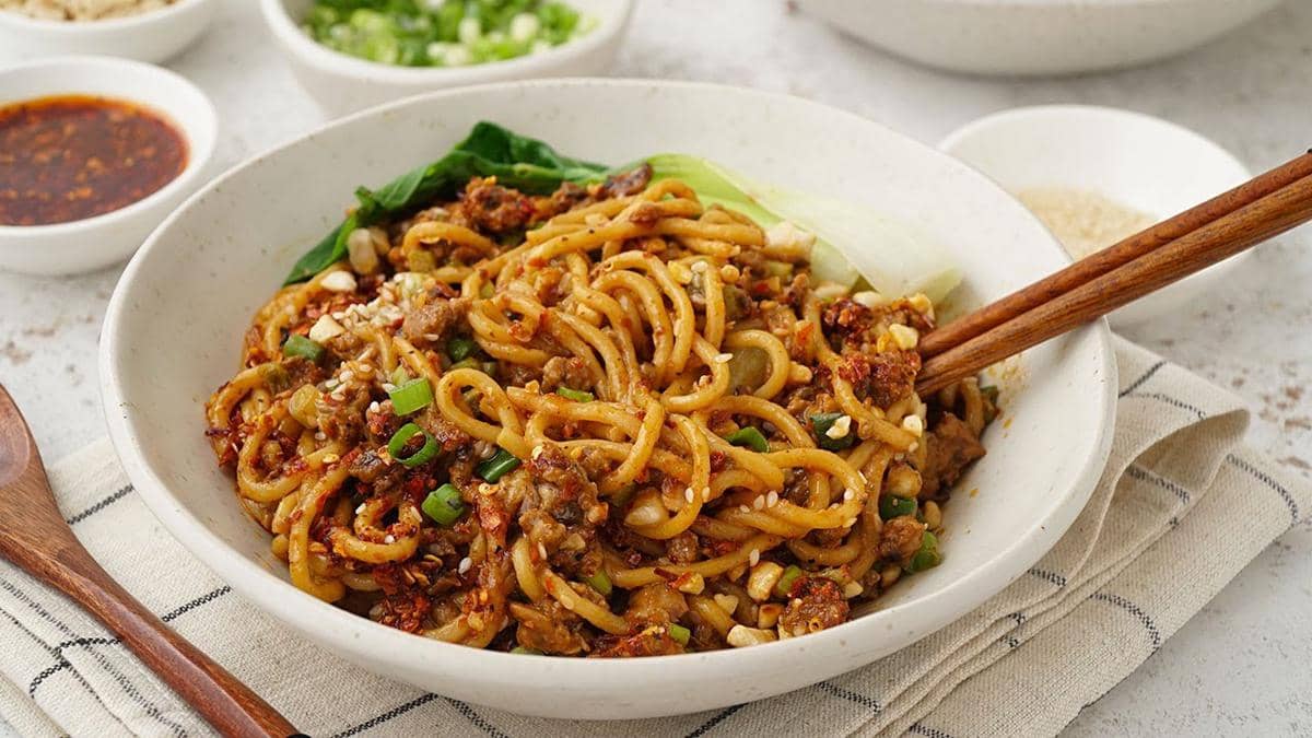 Resep Dan Dan Mian Versi Halal, Mi Pedas Gurih Khas Sichuan yang Lezat