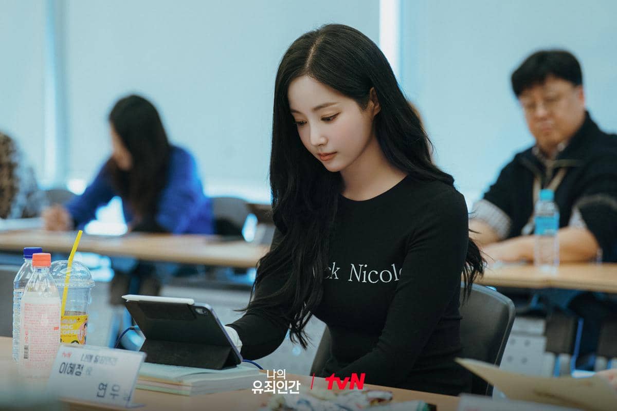 Yeon Woo saat pembacaan naskah drama Love in Disguise