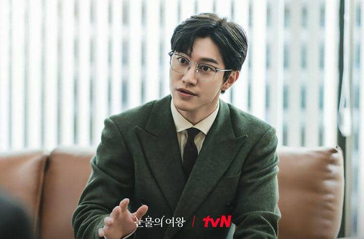 Kwak Dong Yeon tampil dalam adegan drama Korea Queen of Tears, serial produksi tvN yang didokumentasikan pihak drama.