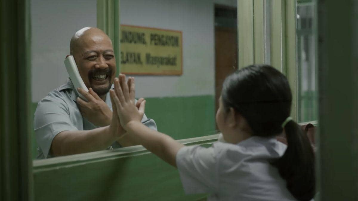 Still adegan dari film 2nd Miracle in Cell No. 7 yang didokumentasikan secara resmi oleh Falcon Pictures.