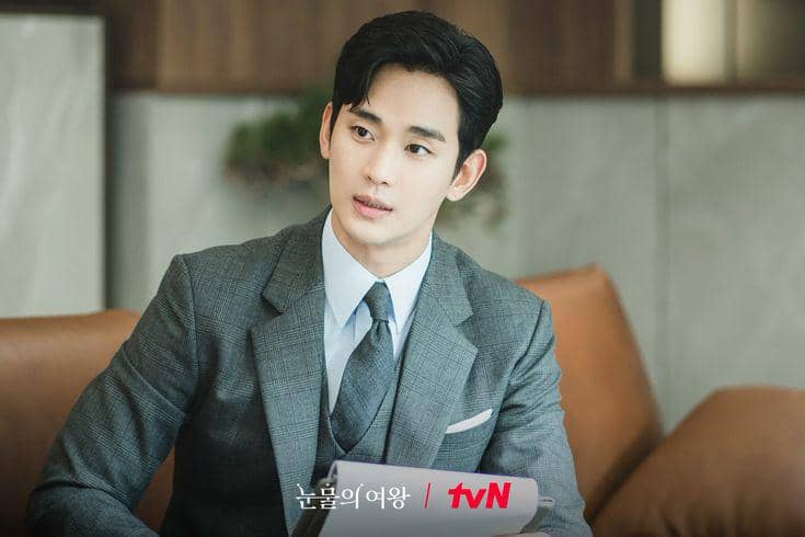 Kim Soo Hyun berperan dalam drama Korea Queen of Tears produksi tvN, tampak dalam cuplikan adegan serial.