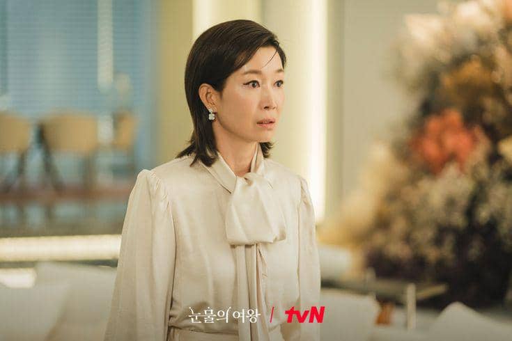 Potret Na Young Hee sebagai karakter dalam drama Korea Queen of Tears produksi tvN yang tayang di televisi.