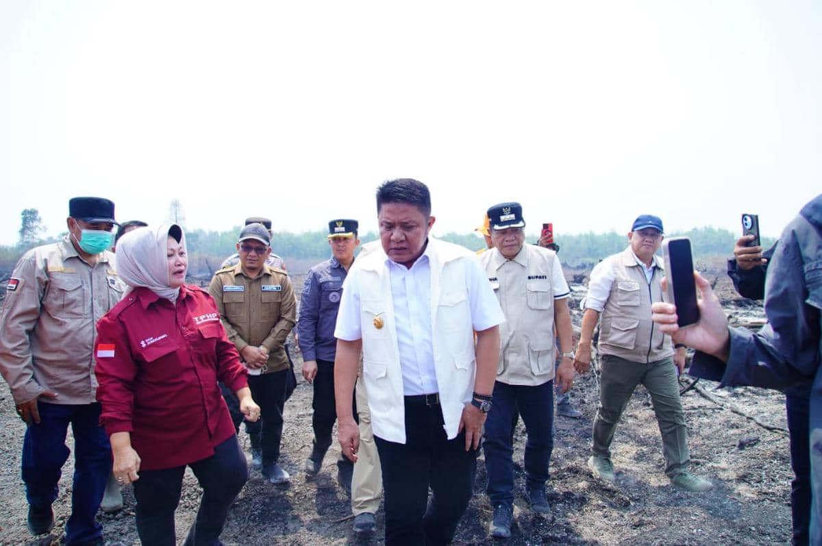 Gubernur Sumsel saat meninjau sejumlah titik karhutbunlah di Kecamatan Lais, Kabupaten Muba, Jumat (4/9/2026). 