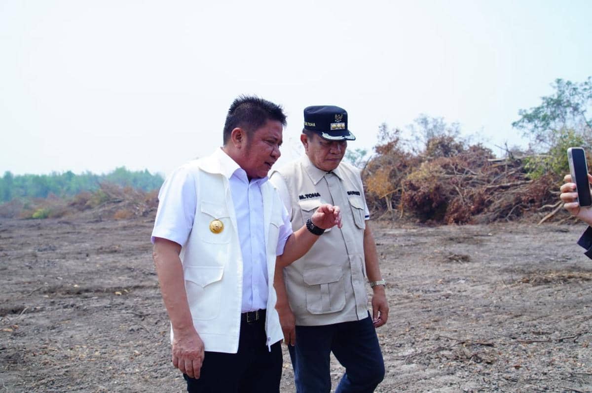 Gubernur Sumsel saat meninjau sejumlah titik karhutbunlah di Kecamatan Lais, Kabupaten Muba, Jumat (4/9/2026). 