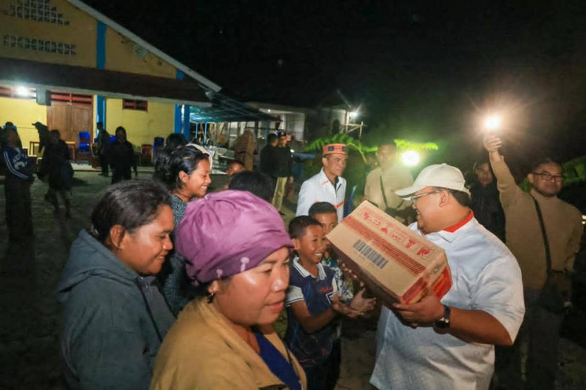 Sekjen PKS Salurkan Bantuan untuk Korban Gempa NTT, Puji Ketegaran Warga