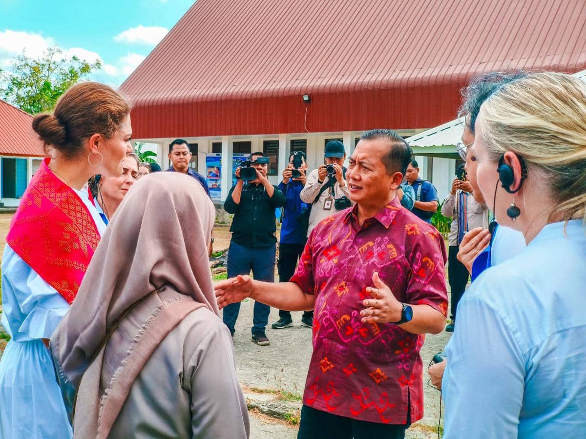 Kunjungi Lombok, Putri Mahkota Victoria Tinjau Sekolah Tahan Gempa