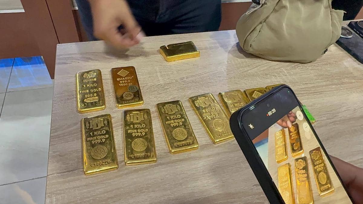 Emas sitaan seberat 16 kilogram terkait kasus penyelundupan oleh WNA China di Bandara Sam Ratulangi Manado.