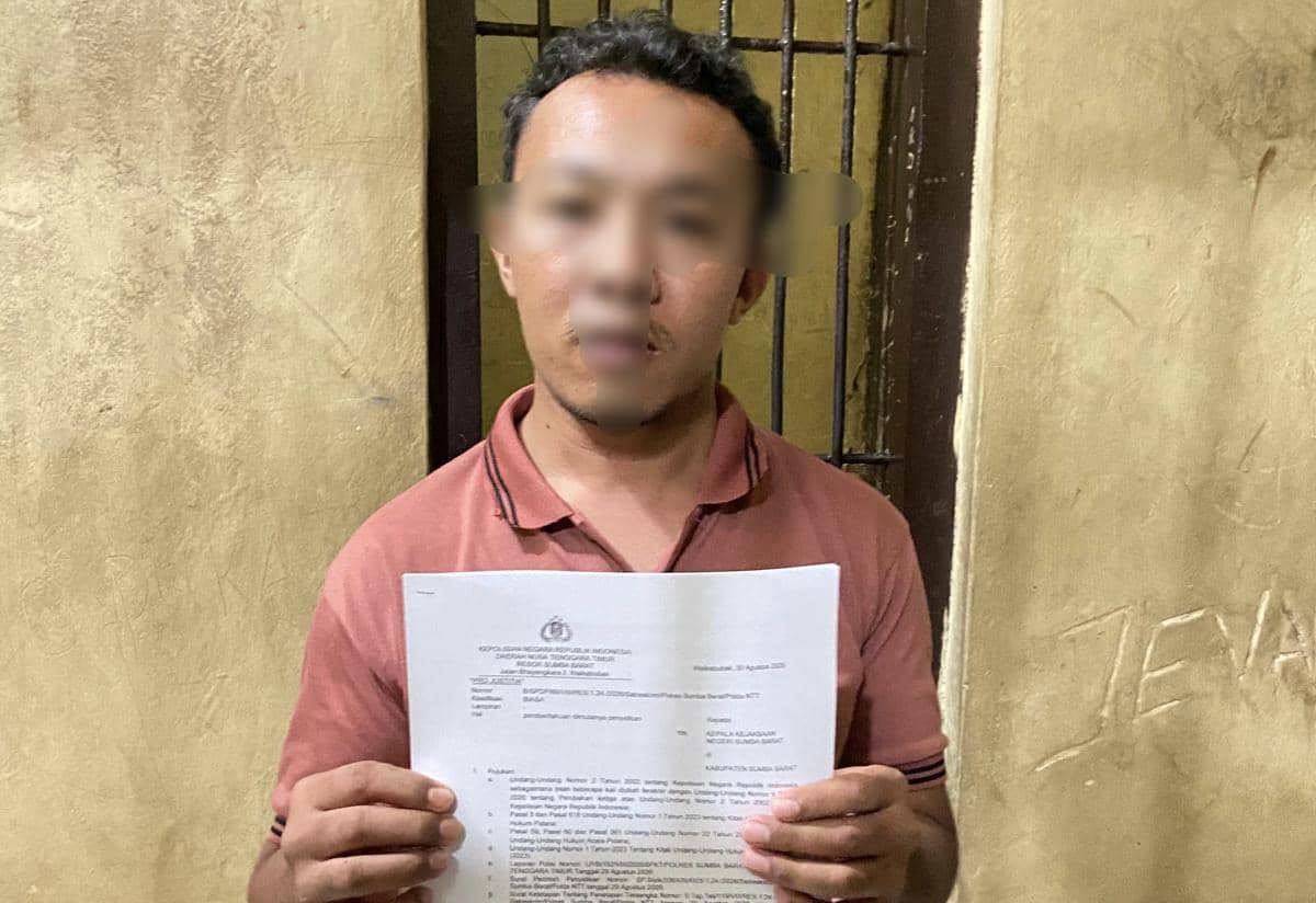 Guru tersangka pencabulan terhadap belasan murid sekolah dasar di Sumba Barat Daya dalam dokumentasi kepolisian.