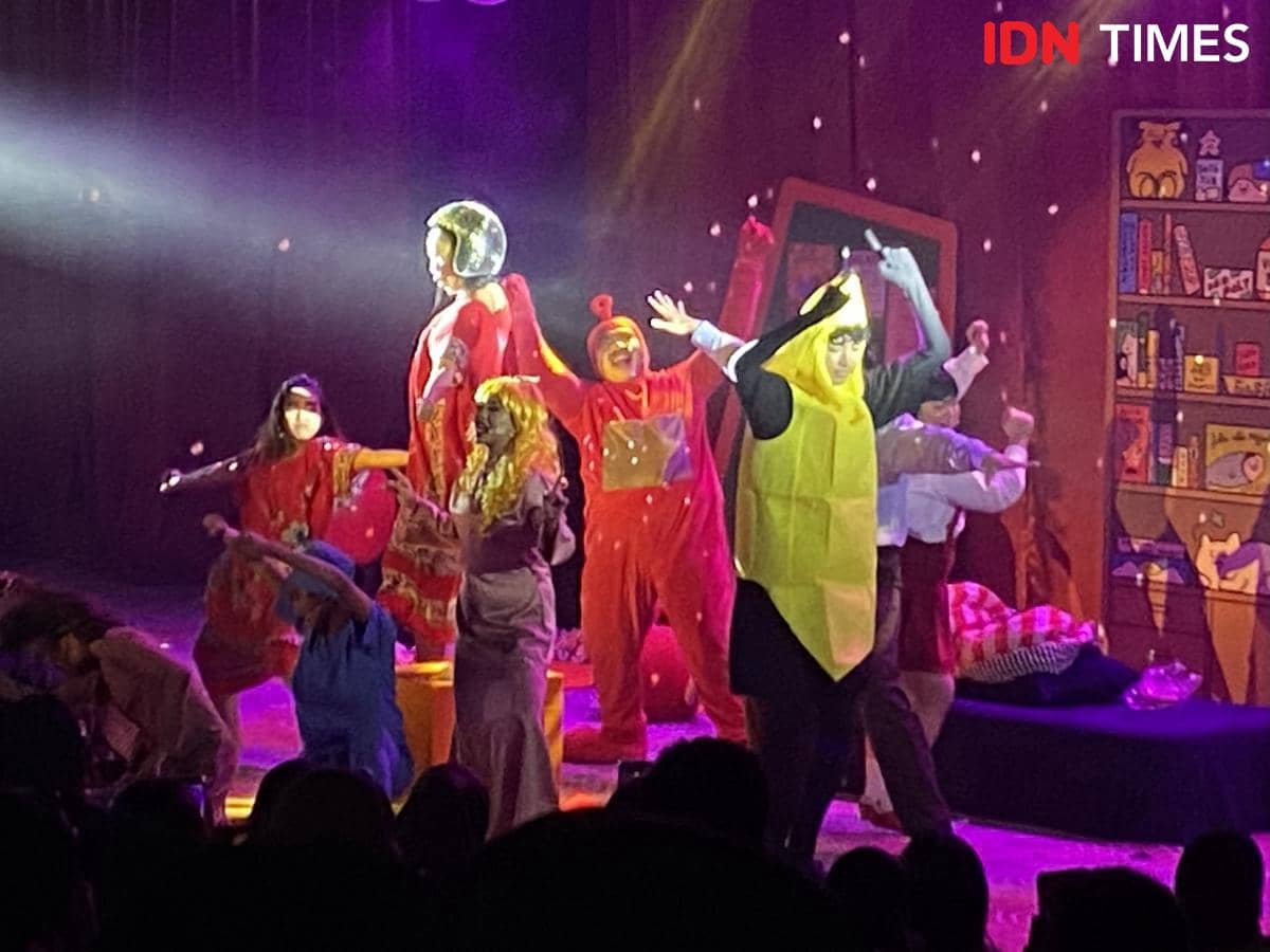 Nonton Musikal Absurd: Hidup Segan but l’m Not Done, Seberapa Absurd?