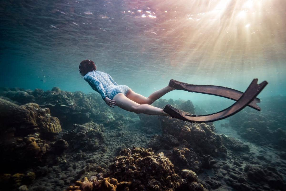 5 Alasan Gak Boleh Sembarangan Menyentuh Terumbu Karang saat Snorkeling