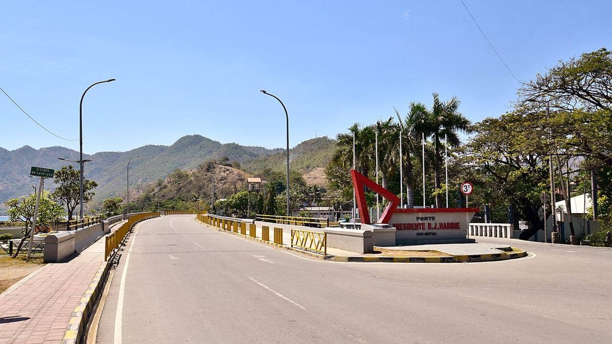Suasana Jembatan B.J. Habibie yang berada di Dili, ibu kota Timor Leste.