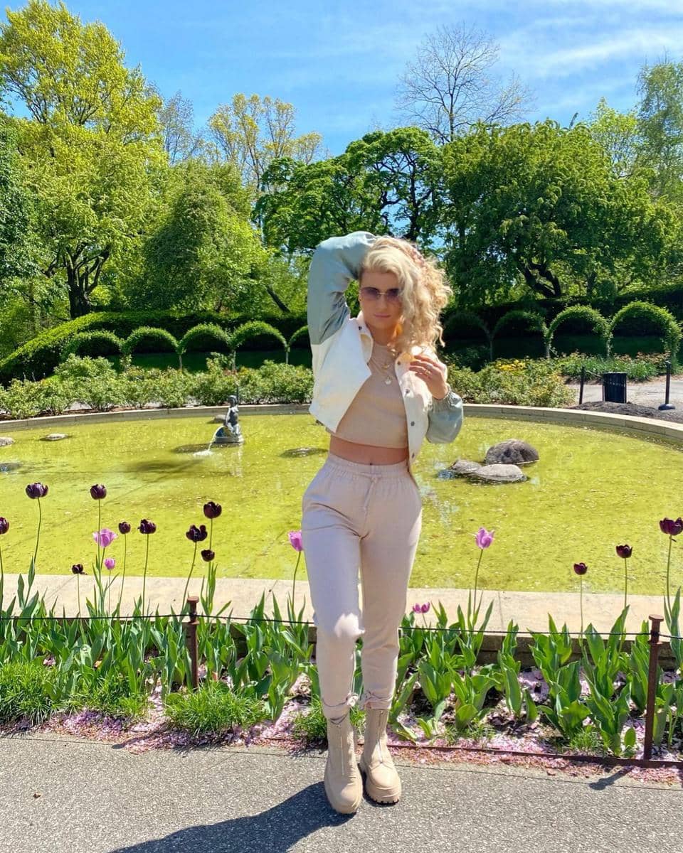 Ide OOTD ala Veronica Leahov