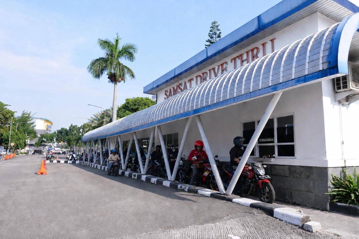 Samsat Drive Thru Permudah Masyarakat Jabar Bayar Pajak Kendaraan