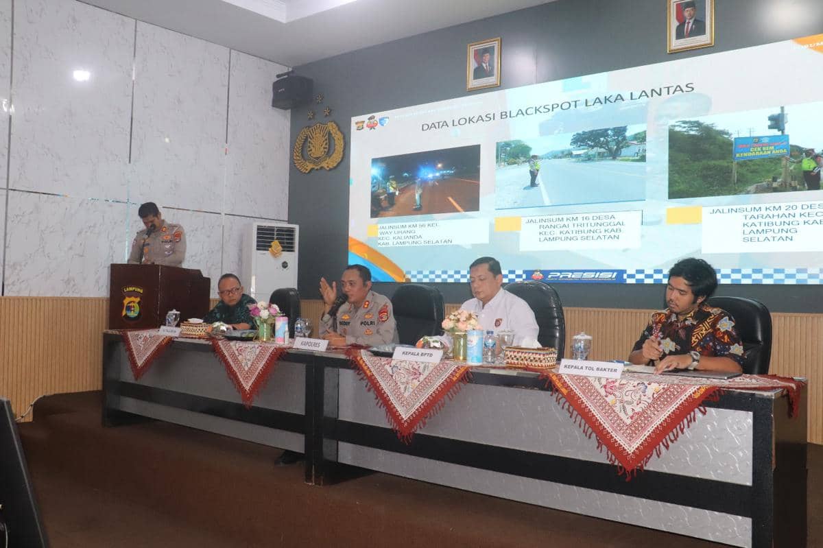 Polres Lampung Selatan menggelar Forum Group Discussion (FGD) Forum Lalu Lintas bersama stakeholder terkait di Aula Polres Lampung Selatan, 