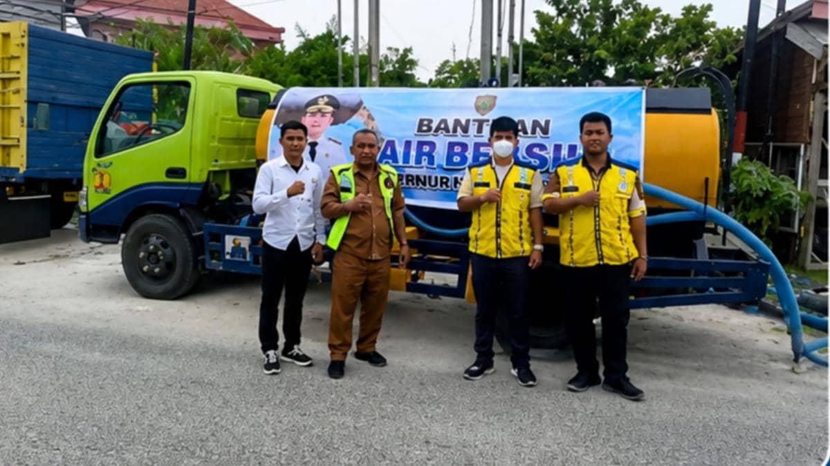 Gubernur Kalteng Distribusikan Air Bersih, Kurangi Dampak Kabut Asap