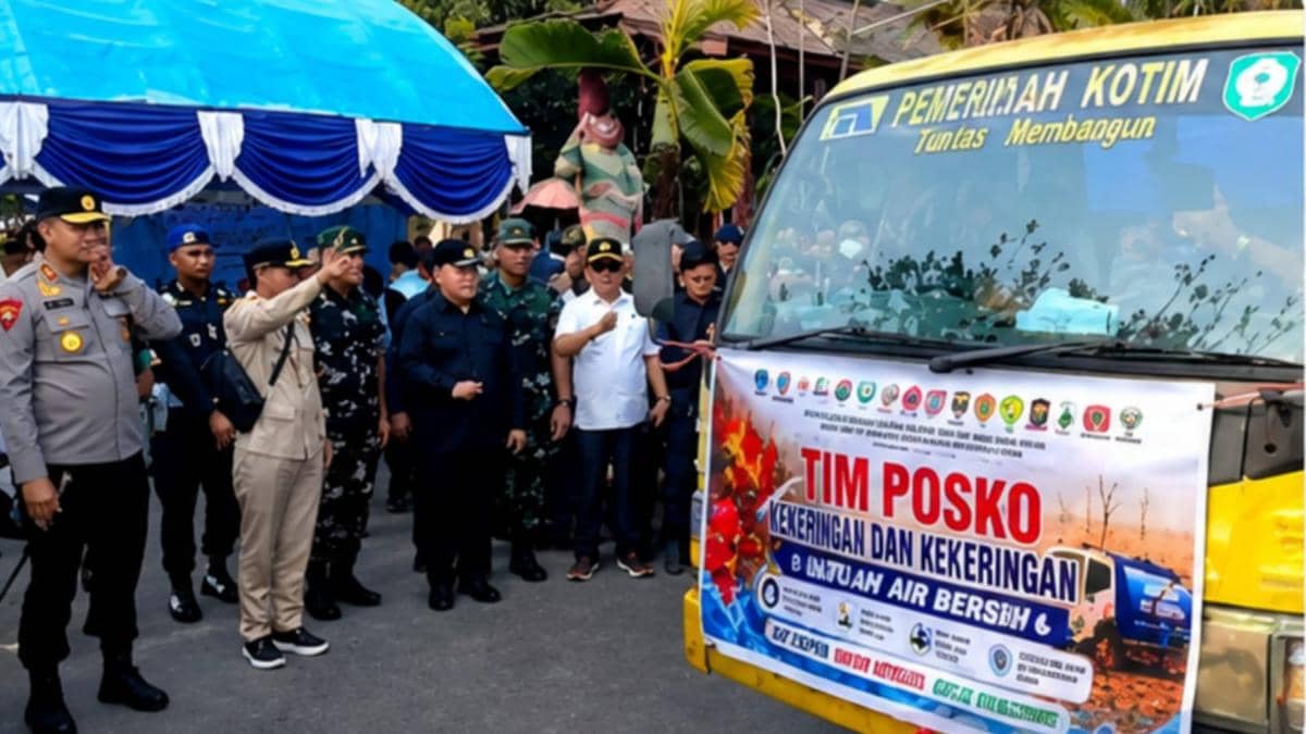 Distribusi air bersih bagi warga Kalimantan Tengah dalam kegiatan yang didukung Pemerintah Provinsi Kalteng.