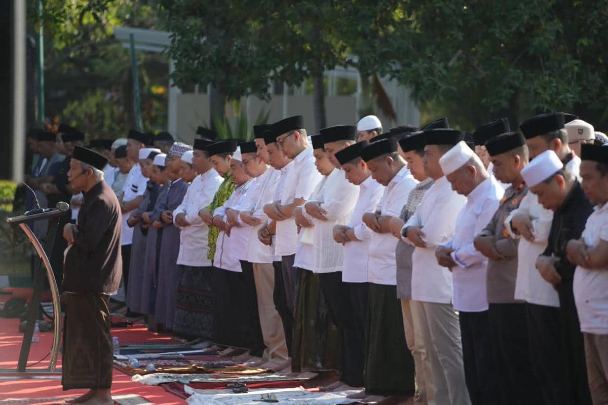 Salat Istisqa di Al Markaz, Appi dan Warga Makassar Minta Hujan Turun