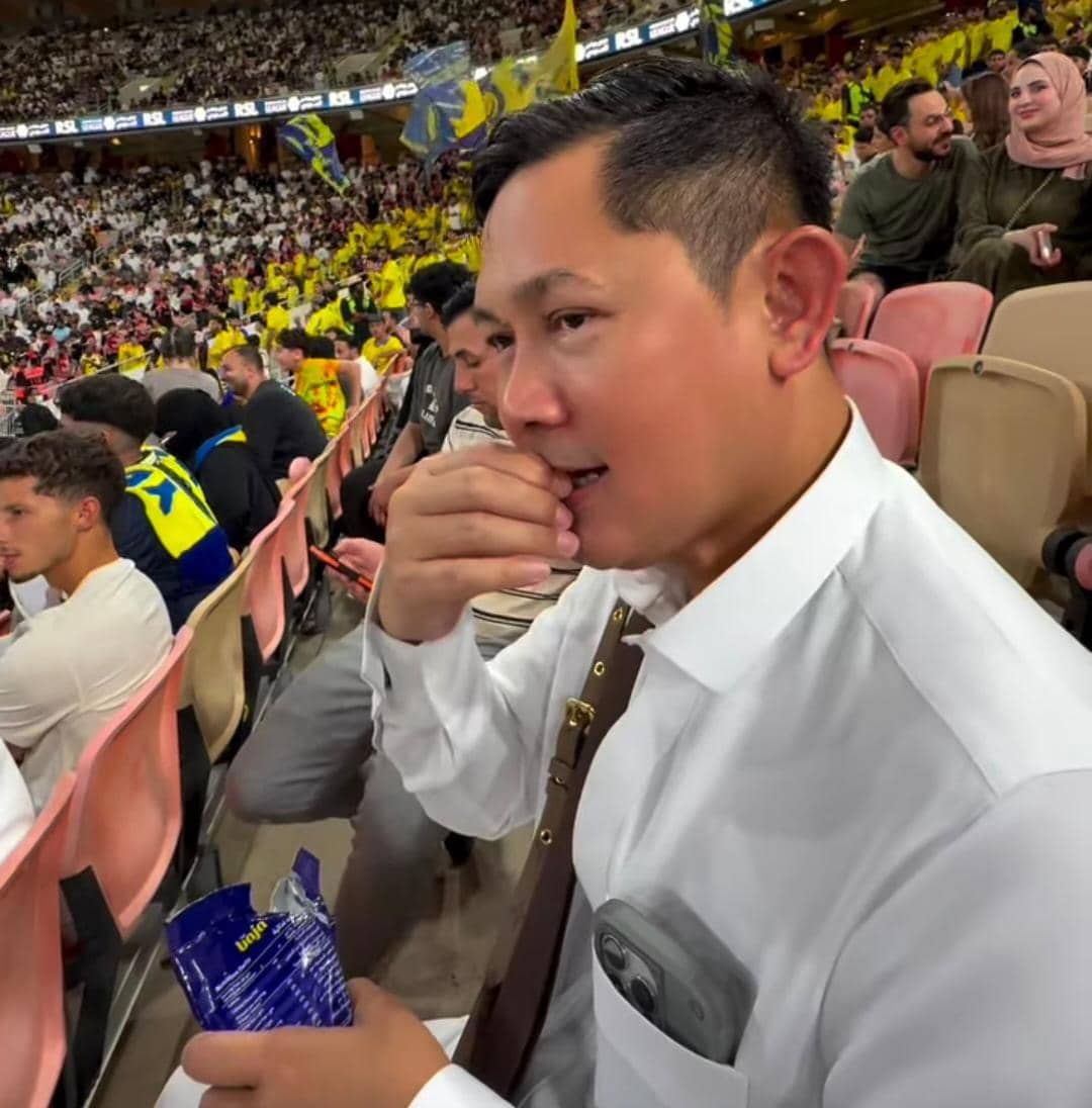 Fitri Carlina menyaksikan pertandingan Al-Nassr melawan Ittihad dalam ajang Saudi Pro League musim 2026/2027.