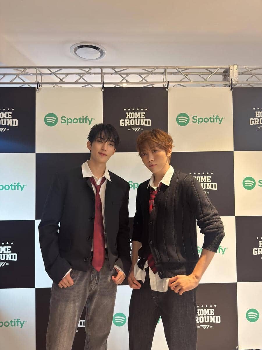 DK dan Seungkwan SEVENTEEN di T1 Home Ground