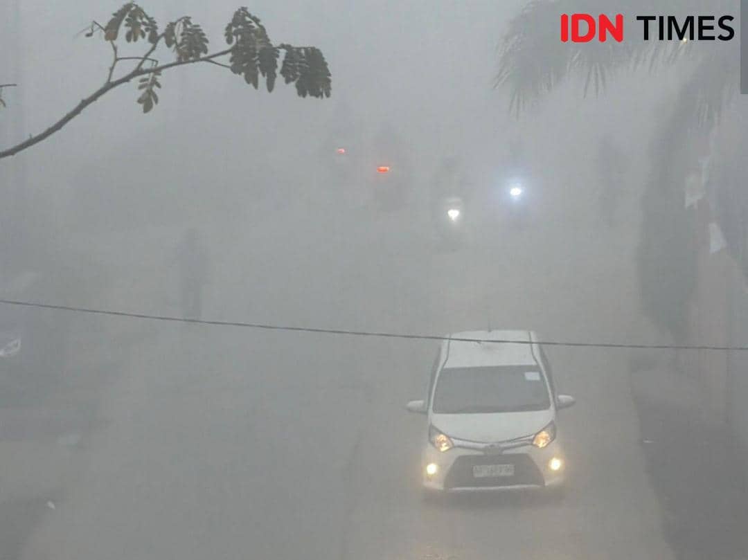 Kondisi Kota Palembang yang diselimuti kabut asap akibat Karhutla. 