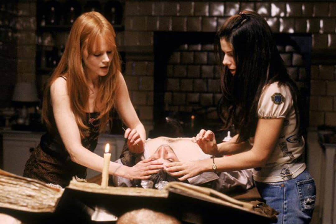 adegan dalam film Practical Magic