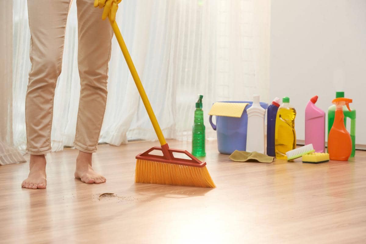 Bolehkah Menyapu Abu Vulkanik yang Masuk ke Rumah?