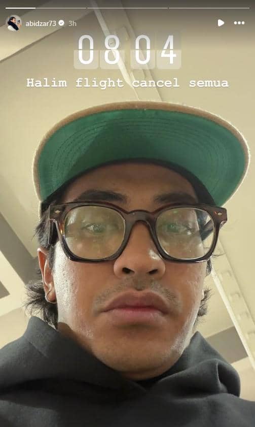 Unggahan Instagram Abidzar73 terkait dampak penutupan bandara akibat erupsi Gunung Anak Krakatau.
