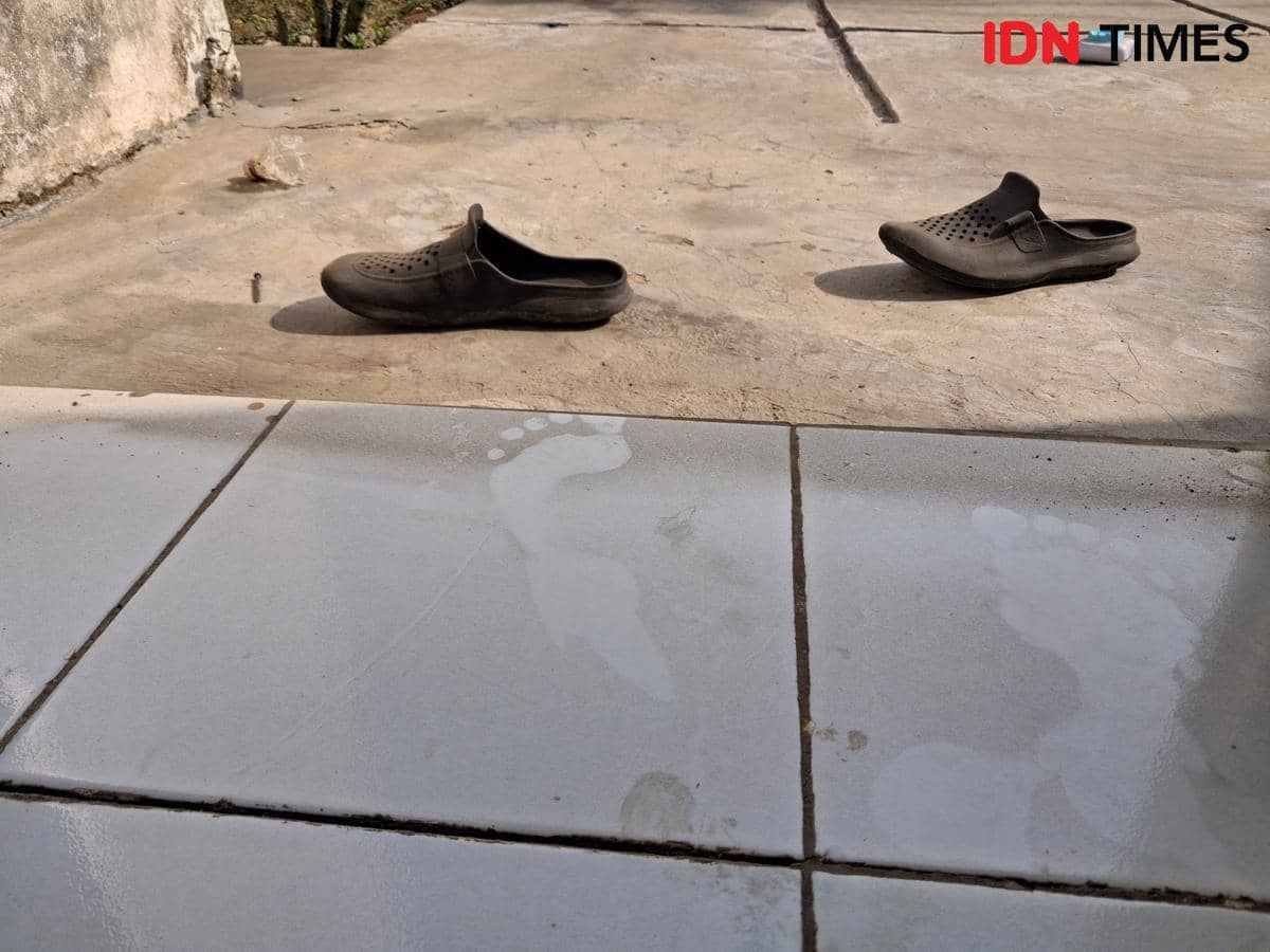 Hujan Abu Vulkanik Gunung Anak Krakatau Mulai Dirasakan Warga Bogor