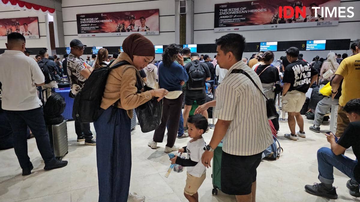 Penumpang Asal Malaysia Terdampak Penutupan Pilih Tunggu di Bandara