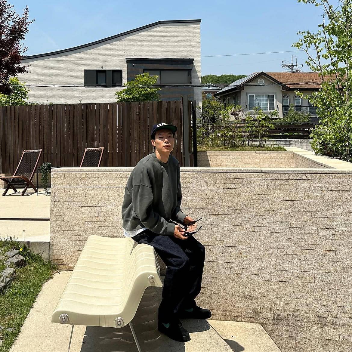 Outfit athleisure aktor Ryu Jun Yeol