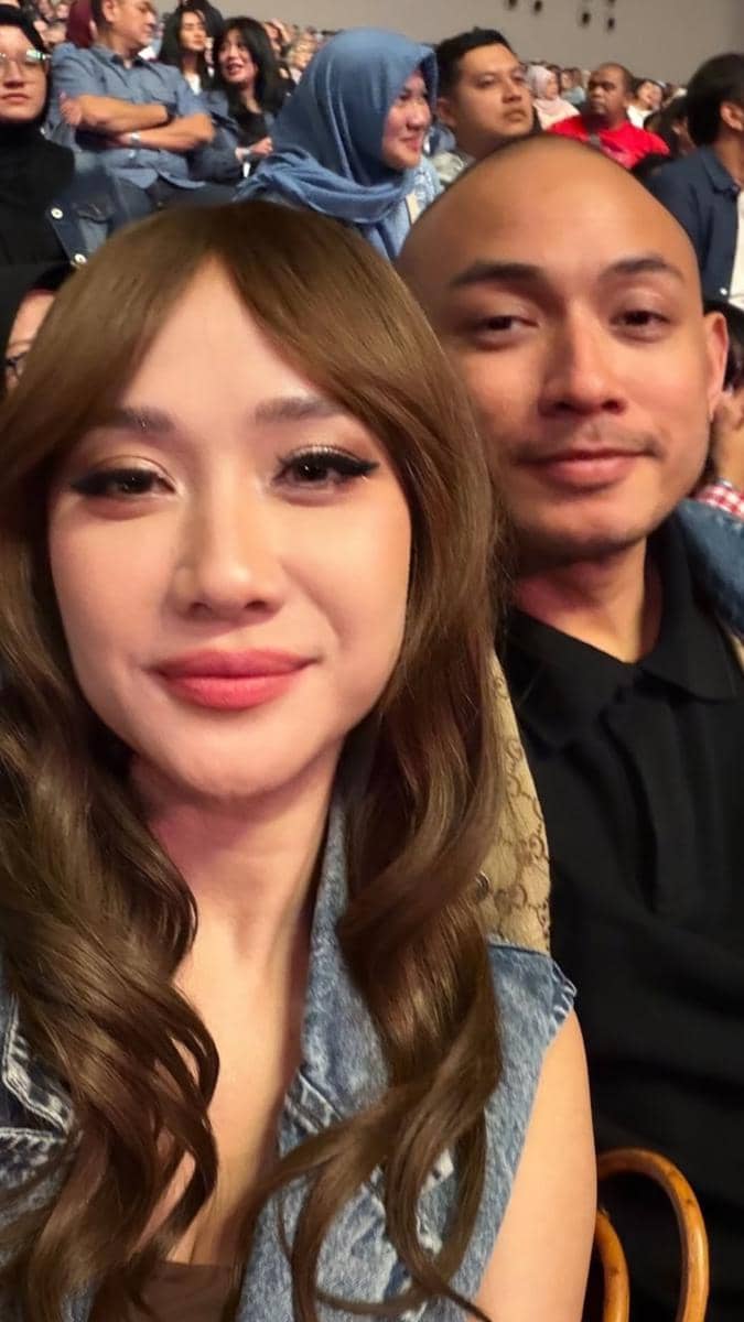 Bunga Citra Lestari menghadiri konser perayaan 40 tahun Kahitna dalam unggahan akun Instagram @itsmebcl.