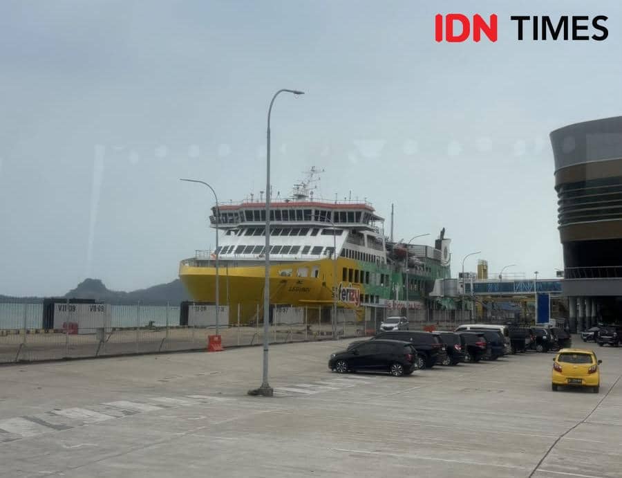 Potret Penyeberangan Bakauheni-Merak di Tengah Sebaran Abu Vulkanik