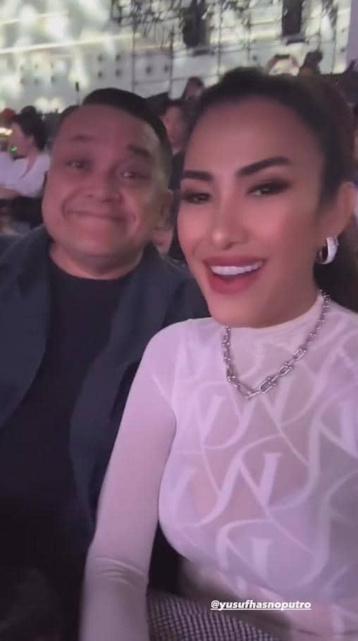 Artis menghadiri konser perayaan 40 tahun Kahitna dalam unggahan Instagram Liz Natalia Official.