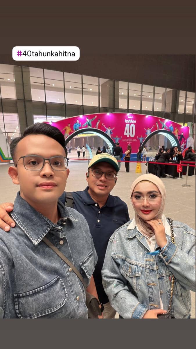 Sejumlah artis menghadiri konser perayaan 40 tahun Kahitna dalam unggahan Instagram Eddie Sadellia.