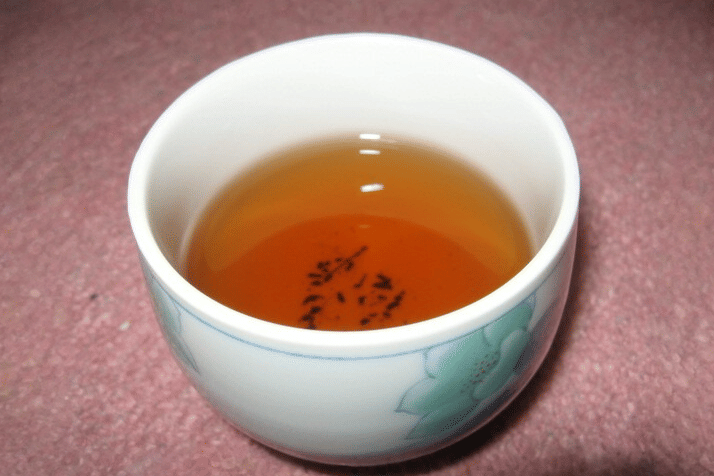 hojicha yang telah diseduh
