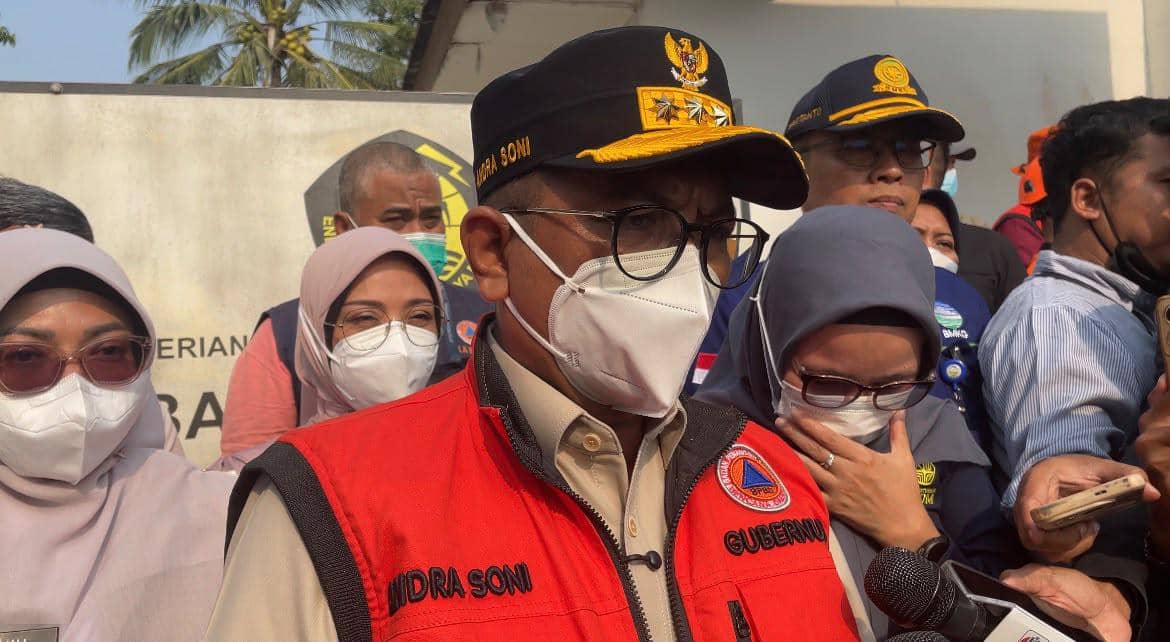 Andra Soni mengadakan rakor di pos pemantau gunung anak Krakatau (Dok. Pemprov Banten)