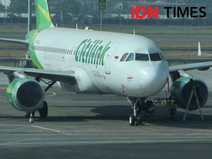 Turbin pesawat di Bandara Soekarno-Hatta ditutup pelindung untuk mencegah paparan abu vulkanik berbahaya.