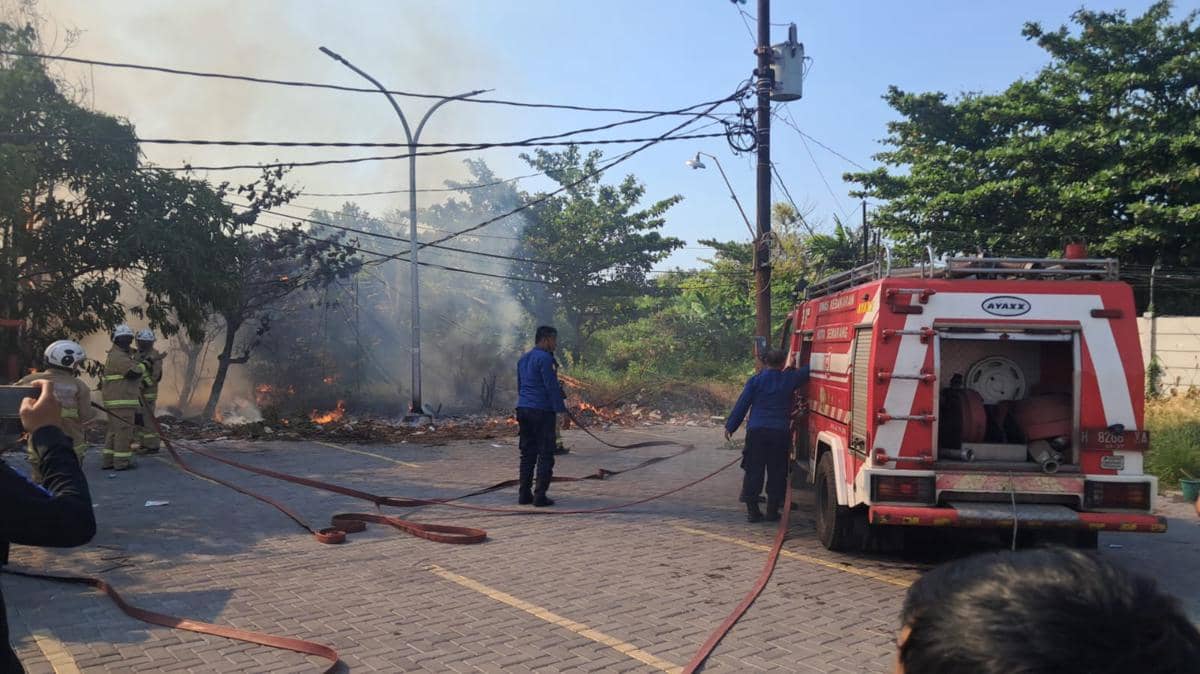 Kebakaran Lahan Dekat Stasiun Tawang Semarang, Begini Kronologisnya