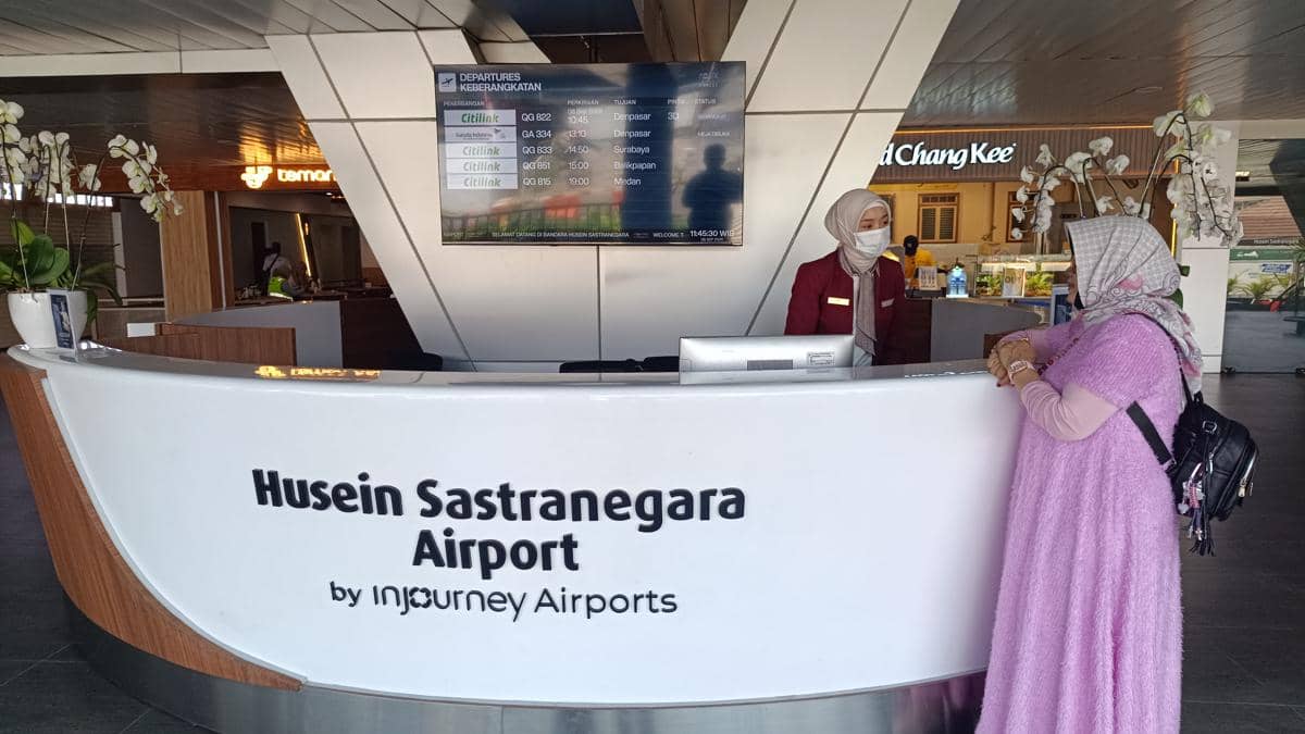 Bandara Husein Ditutup, Penumpang Cari Bus dari Bandung ke Bali