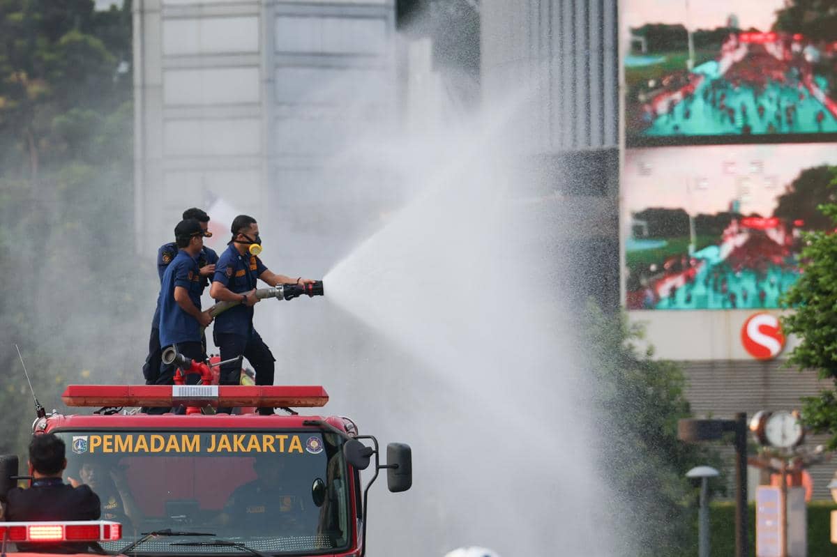 Pemprov DKI Semprot Water Mist di Seluruh Lima Wilayah Jakarta
